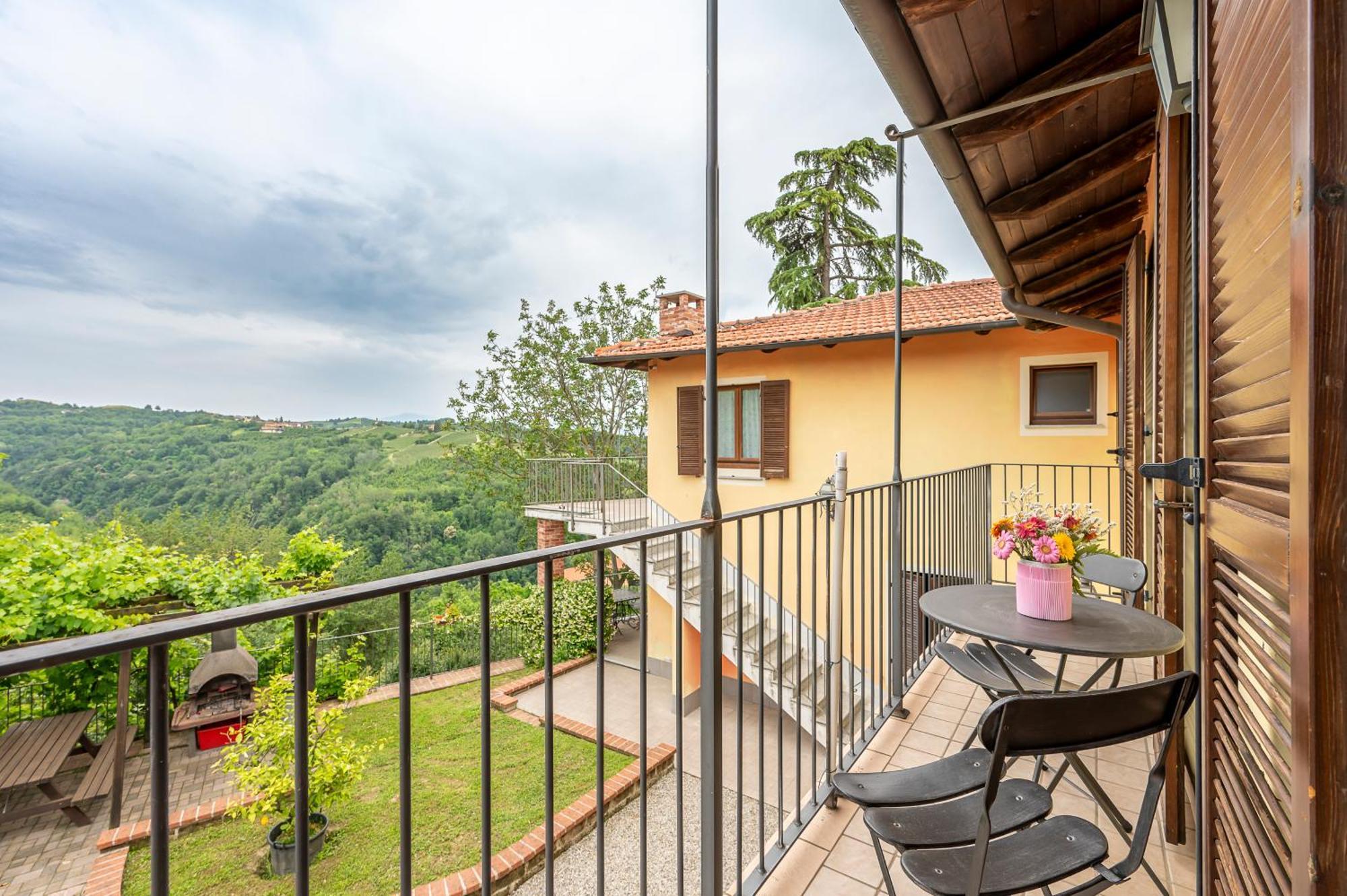 Agriturismo Cantine Bevione - Family Apartments Farigliano Exterior photo