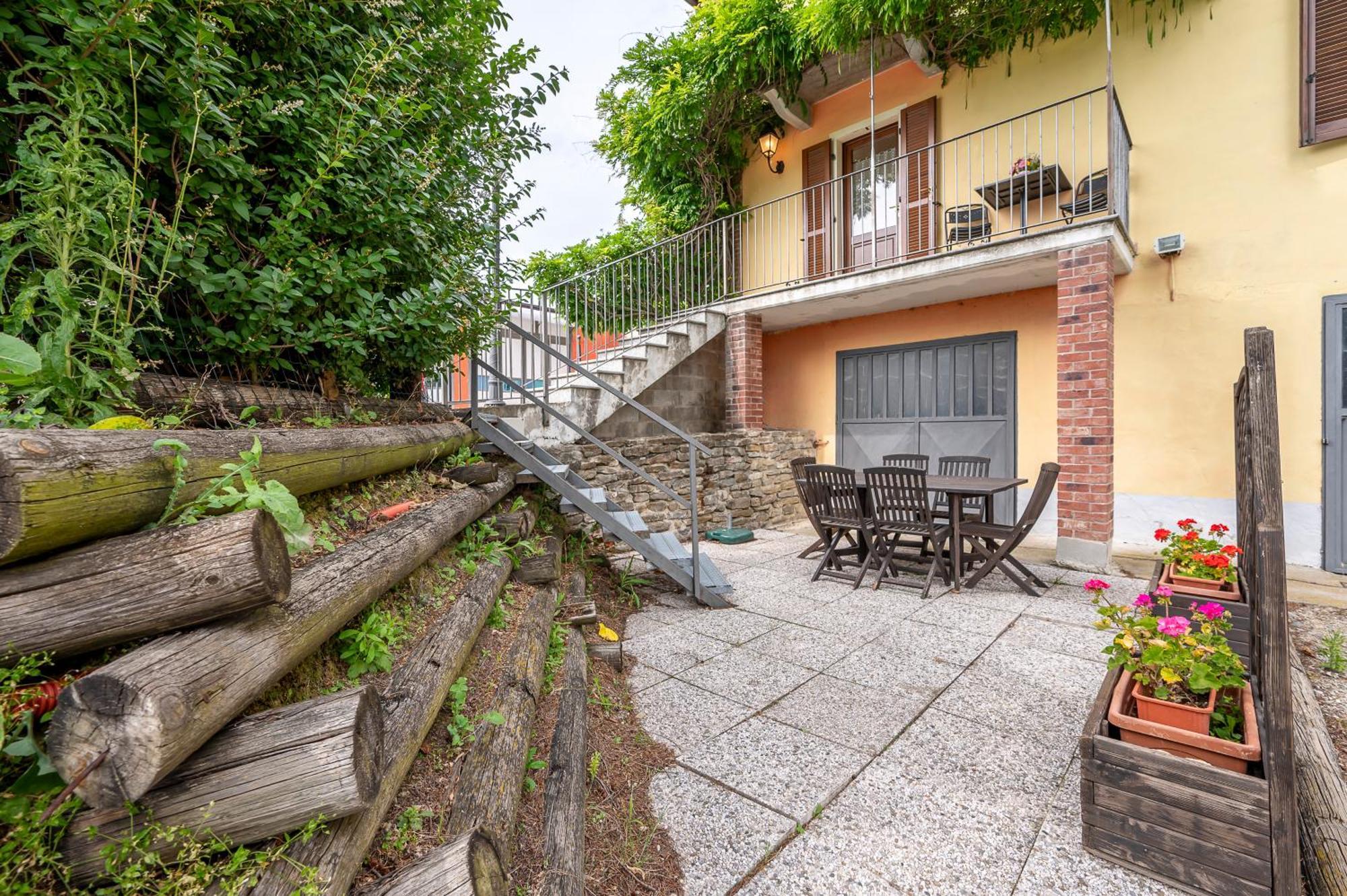 Agriturismo Cantine Bevione - Family Apartments Farigliano Exterior photo